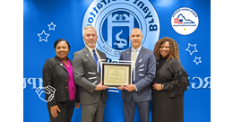 Bryant & 斯特拉顿学院的教职员工获得了新的V3认证